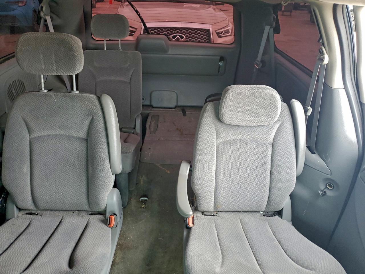 Chrysler Minivan Lx Image 7