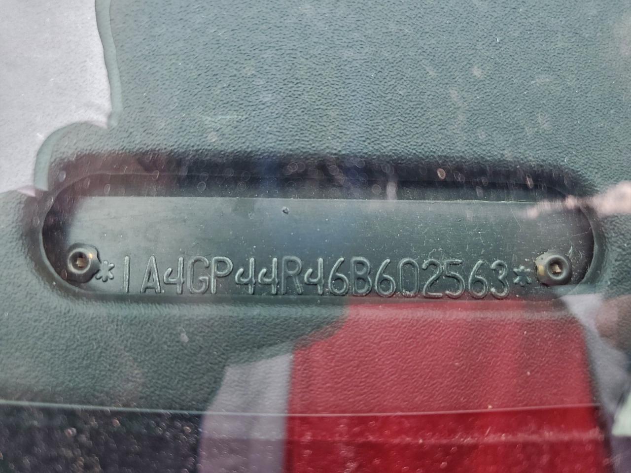 Chrysler Minivan Lx Image 8