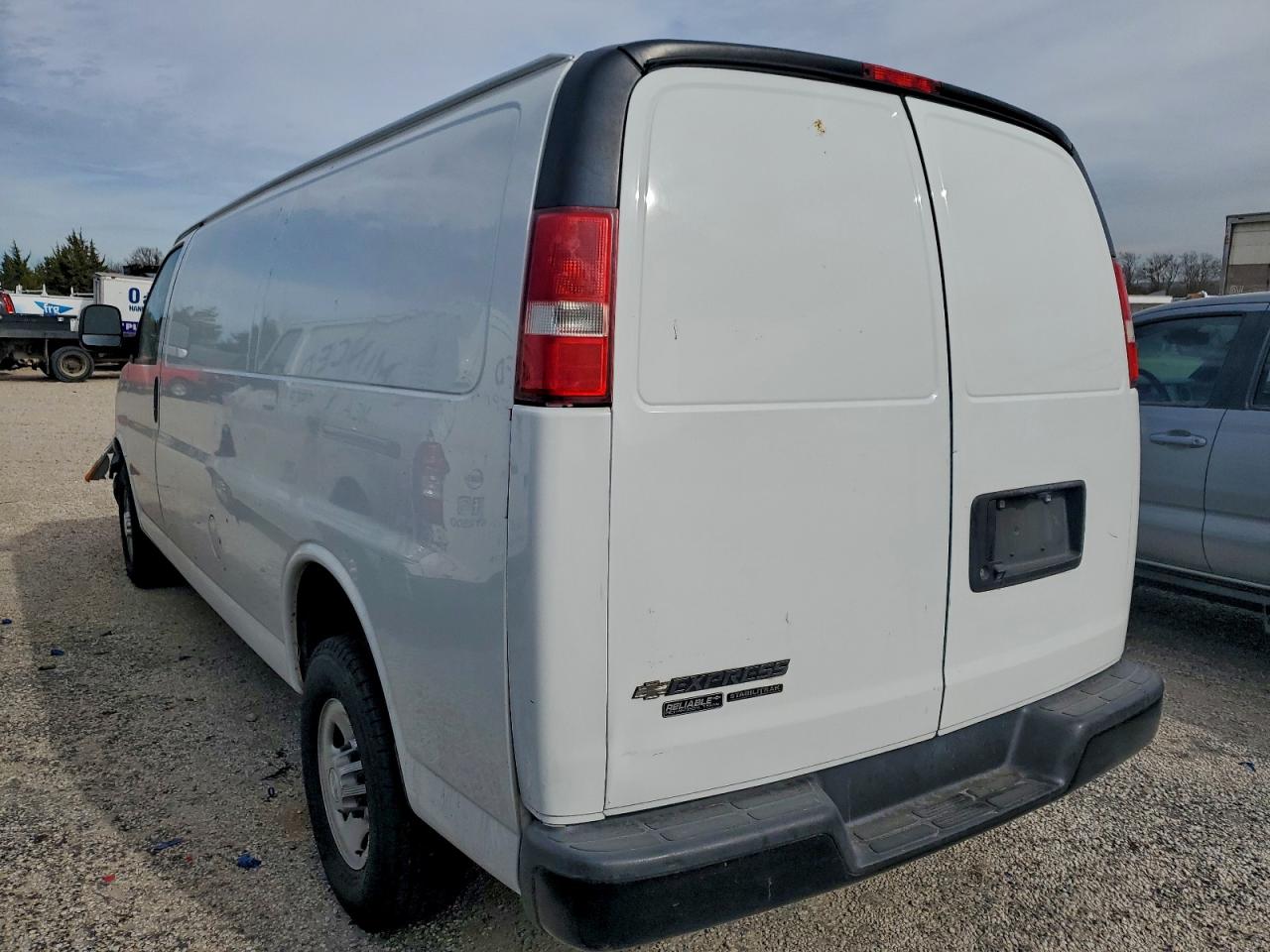 Chevrolet Express Image 3
