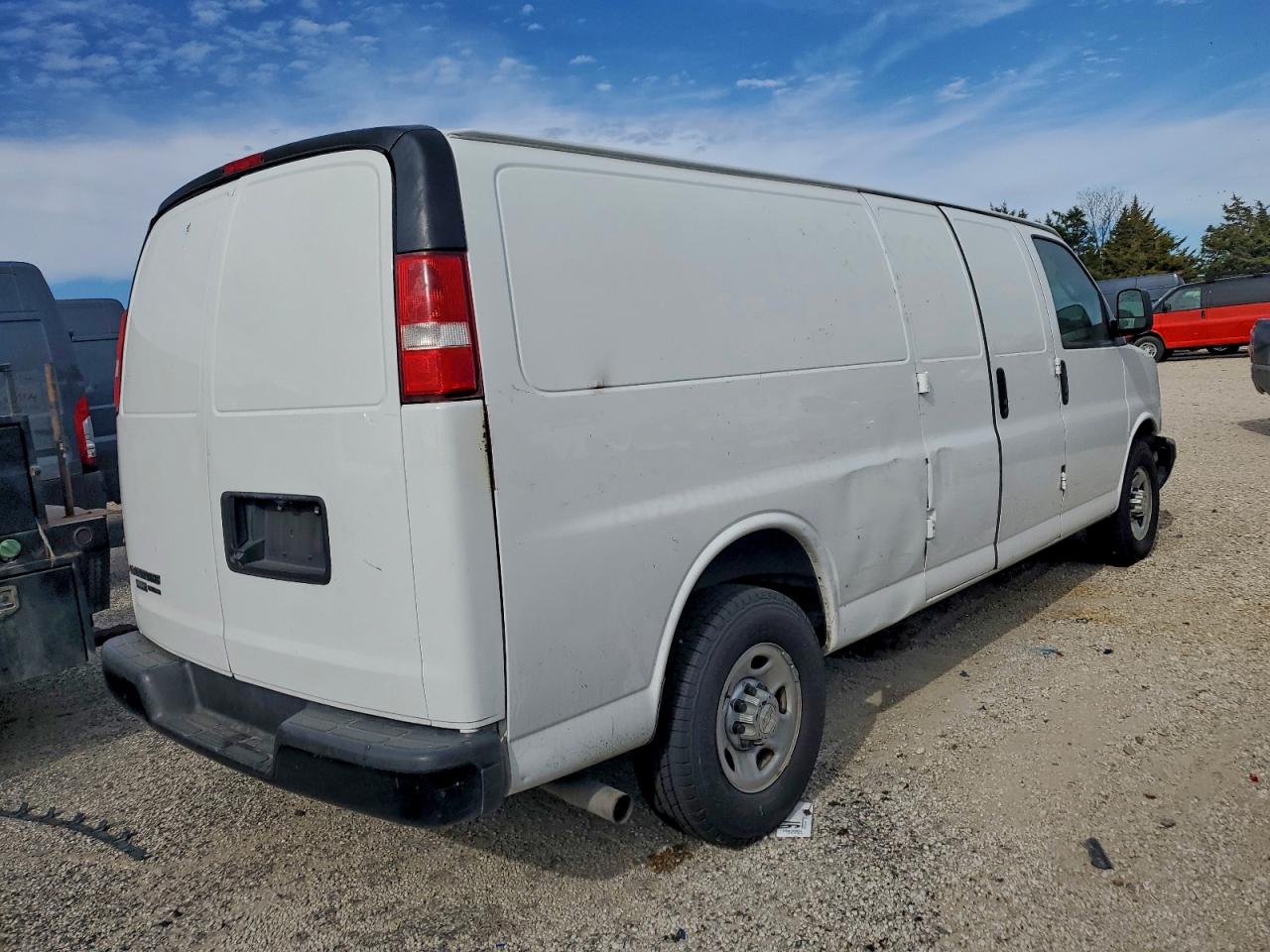 Chevrolet Express Image 5