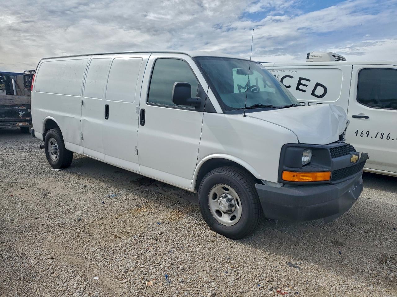 Chevrolet Express Image 4