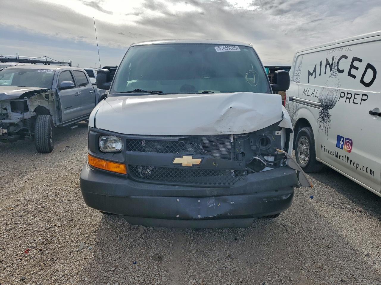 Chevrolet Express Image 6