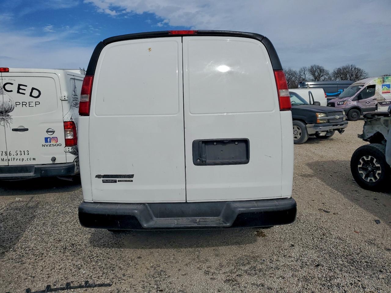 Chevrolet Express Image 7