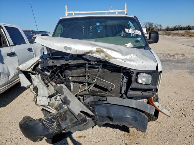 Chevrolet Express Image 3