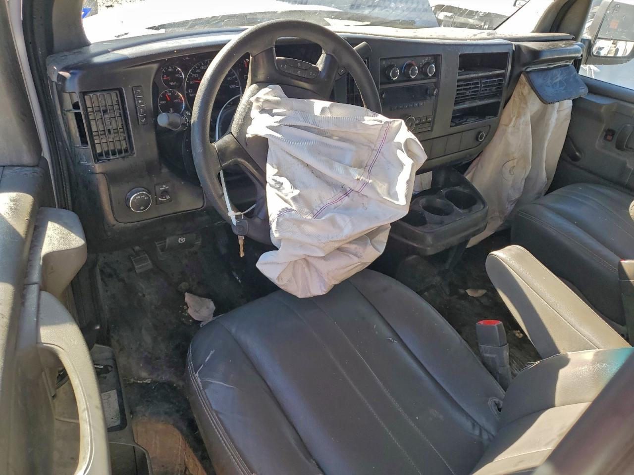 Chevrolet Express Image 10