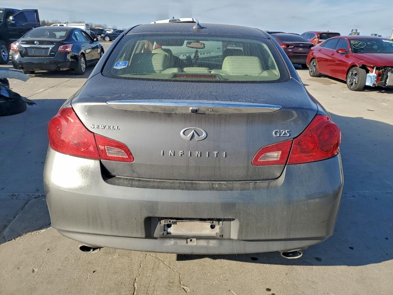 INFINITI G25 Base Image 6