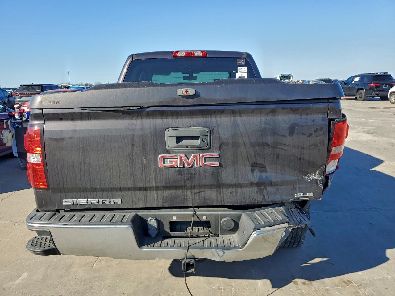 GMC Sierra C1500 Sle Image 2