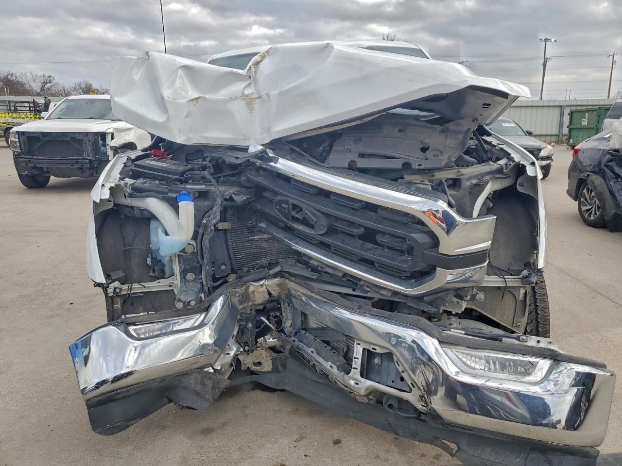 Ford F-150 Supercrew Image 6