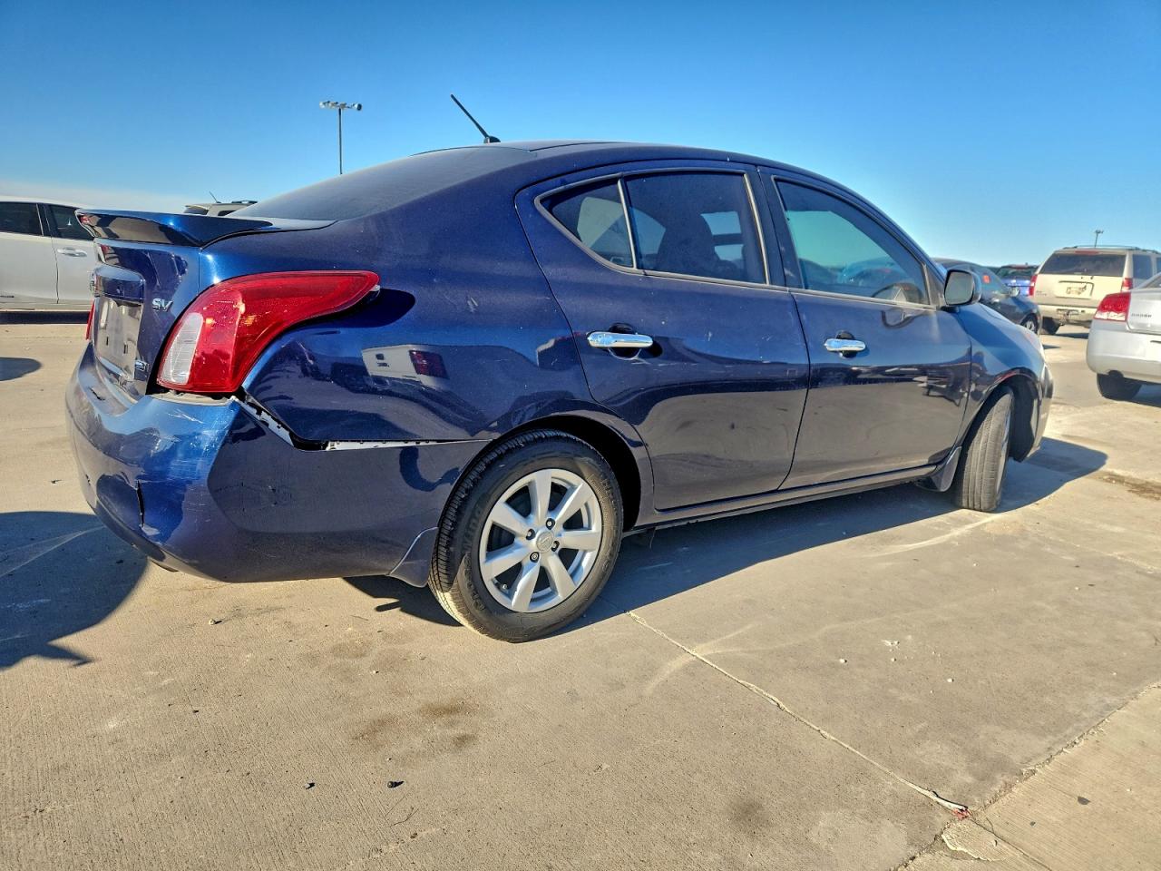 Nissan Versa S Image 2