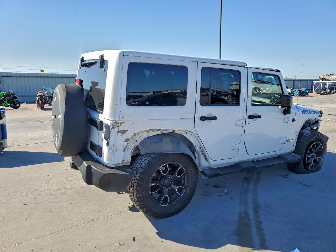 Jeep Wrangler Sahara Image 8