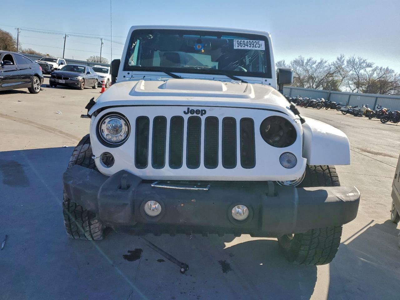 Jeep Wrangler Sahara Image 4