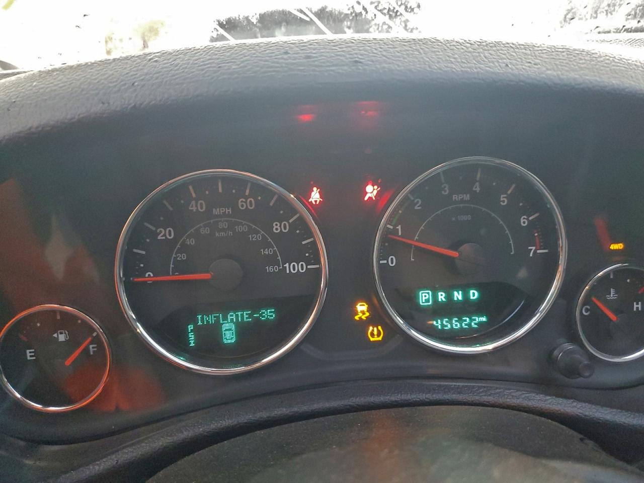 Jeep Wrangler Sahara Image 13