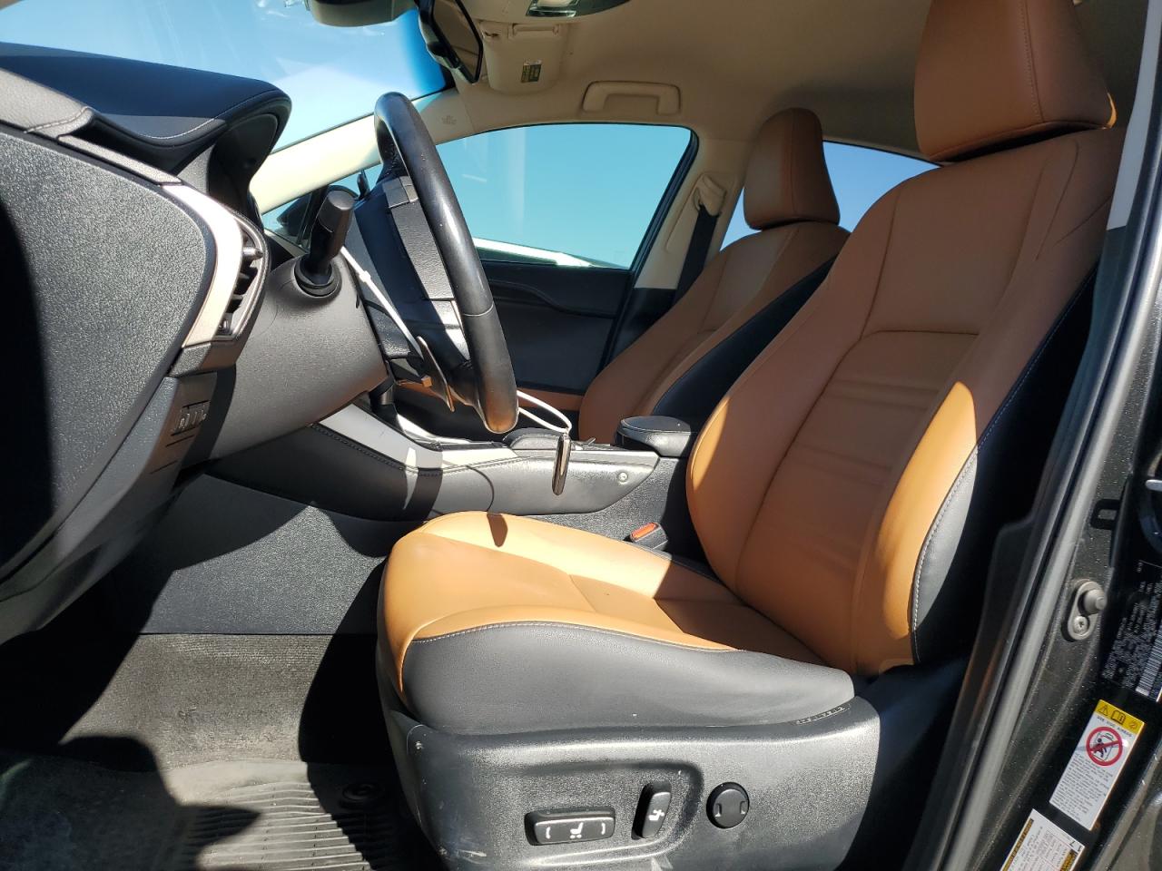 Lexus NX 300 Base Image 7