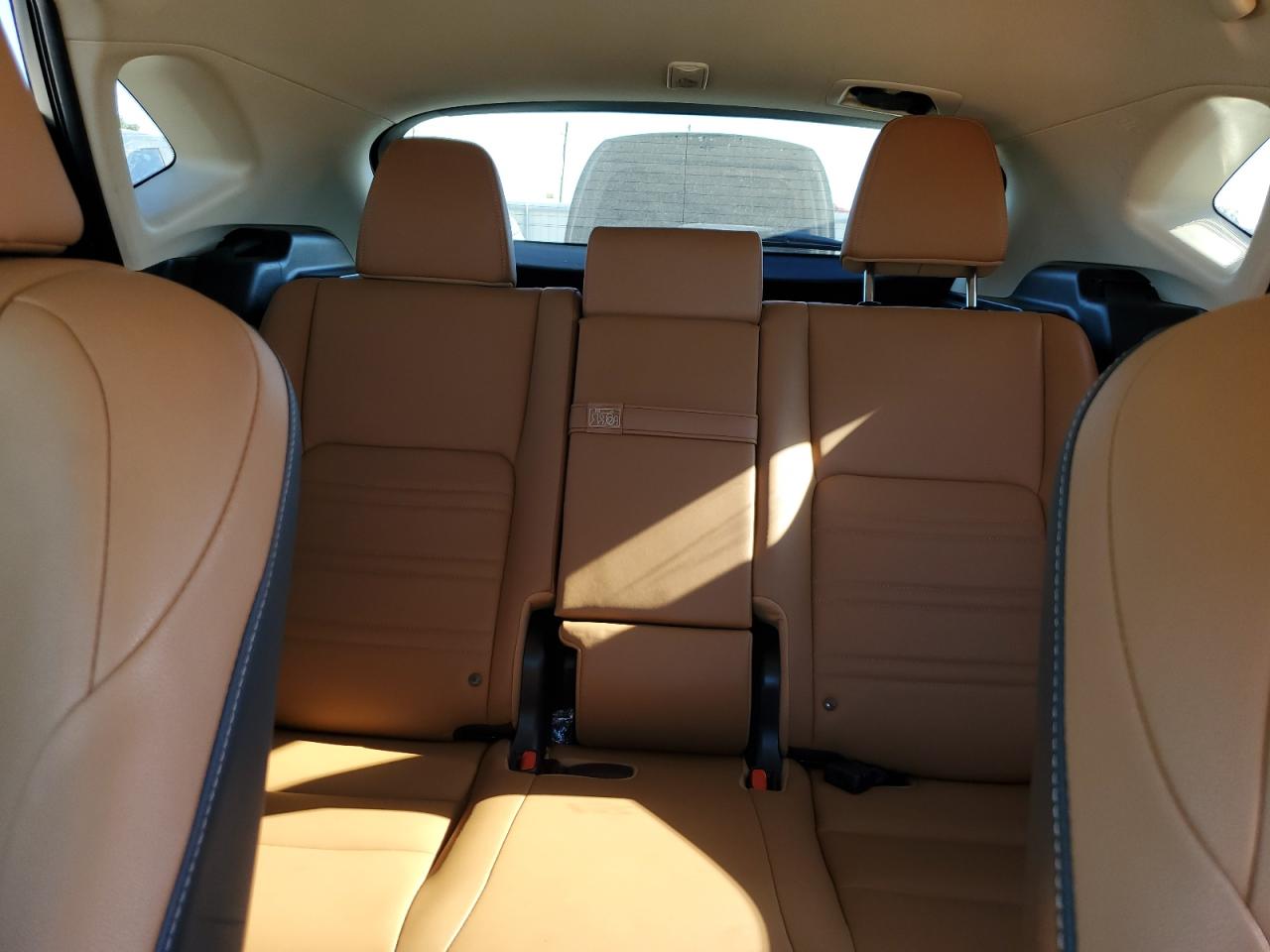 Lexus NX 300 Base Image 13