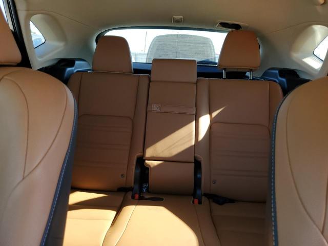 Lexus NX 300 Base Image 13